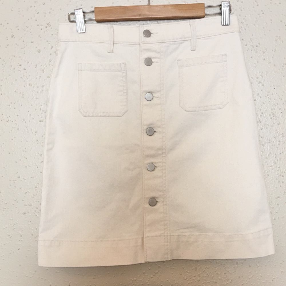 NWT Ann Taylor loft size 2 button front jean skirt
